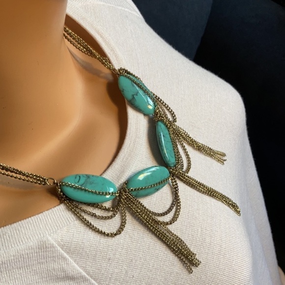 Laila Rowe Antique gold chain link & faux large turquoise wrapped bead necklace - Picture 4 of 7